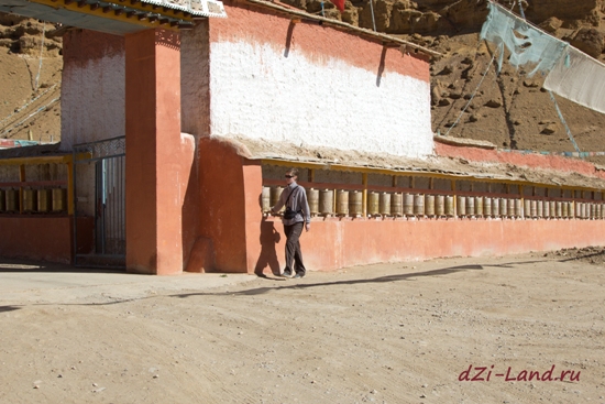 Древнейший бонский монастырь вблизи Долины Гаруда. Май 2013г.