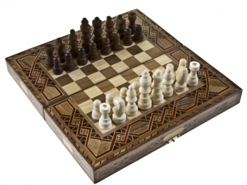 Шахматы из красного дерева (20 * 20 см)