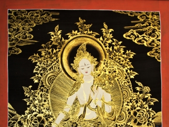 Буддистская тханка с Белой Тарой (холст 58 * 44 см)